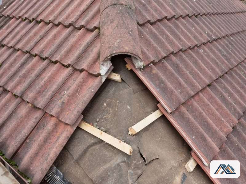 Babero levantado en el encuentro de la chimenea con el faldón